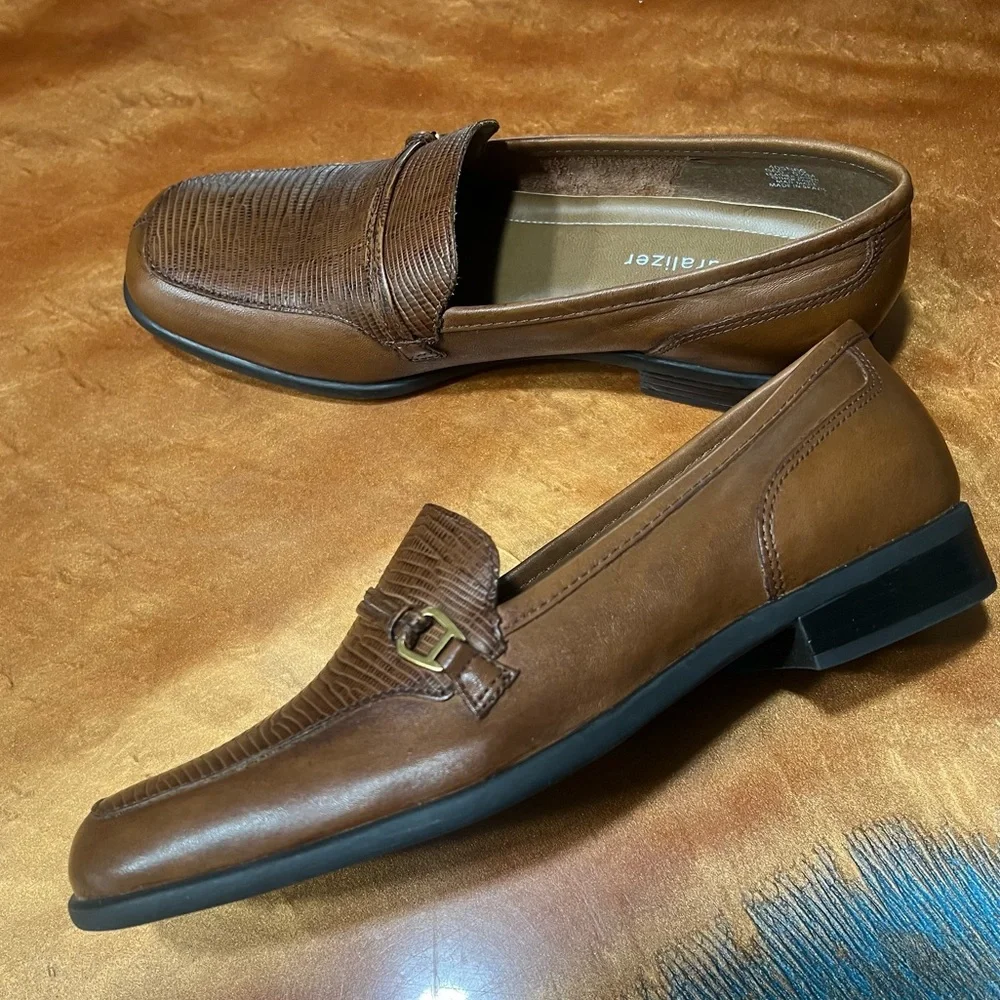Naturalizer Brown Leather Loafers slip ons size 6.5 gold embellished Made Brazil